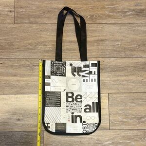 🌟Brand New Lululemon Athletica Black and White Graphic Print🌟